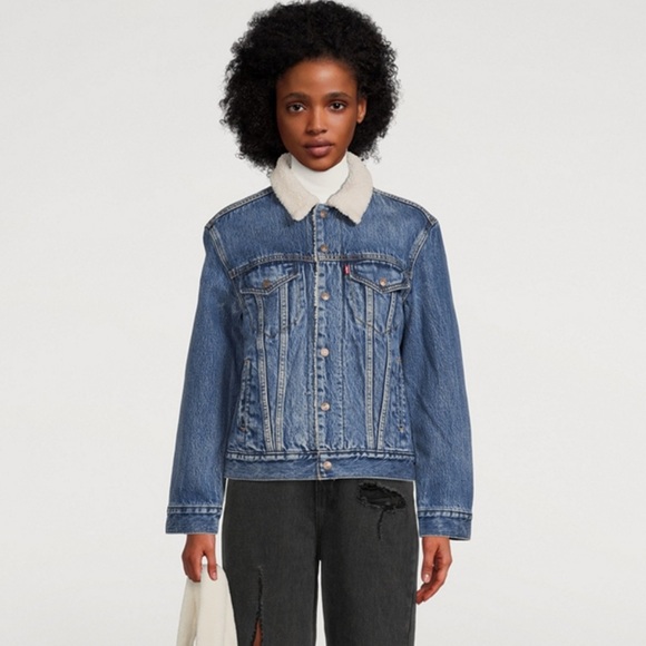 Levi's Ex-Boyfriend Sherpa Trucker Denim Jacket in Addicted To Love, size small - Picture 1 of 11